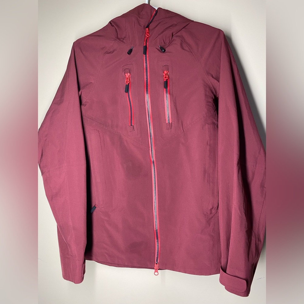 Woods True North Strong Rain Jacket Maroon size M Womens.